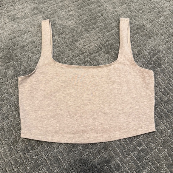 Aritzia TNA Laguna Tank - Picture 15 of 16